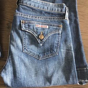 Hudsons fitted through seat, wide leg. Size 27.